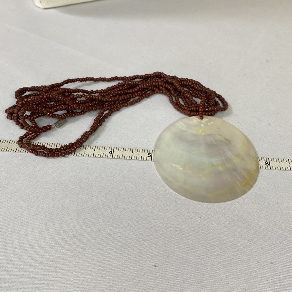 Large polished shell necklace brown seed beads - Picture 7 of 10
